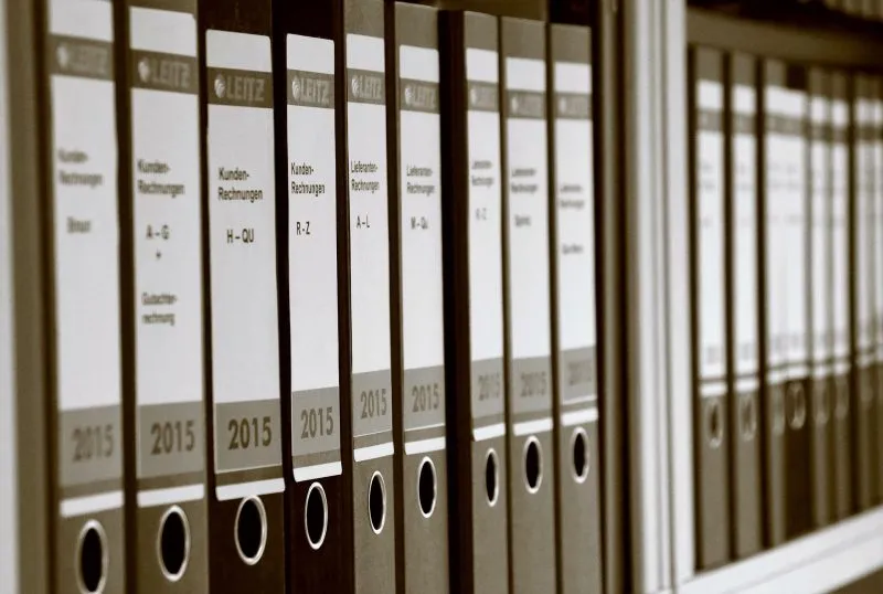 Metalowe szafy aktowe – wygodne przechowywanie w firmie